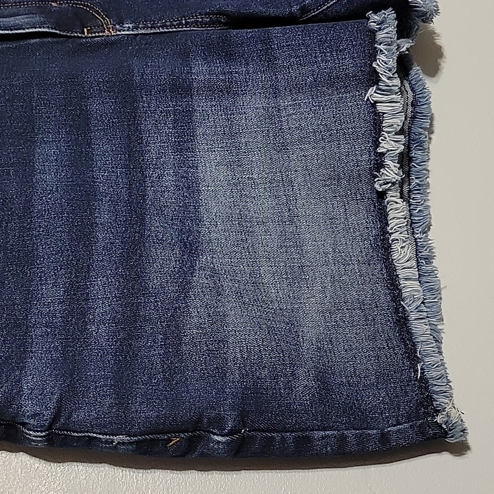 A.N.A New Approach Women's Dark Denim Mid-Rise Frayed Hem Shortie Shorts Sz 18 - Picture 2 of 10